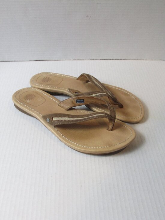 UGG Shoes - UGG Elyza II Tan/Gold Leather Flip Flop Sandals Comfort Casual Women’s Size 10